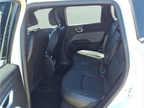 Used 2023 Jeep Compass Latitude AWD/4WD image 8