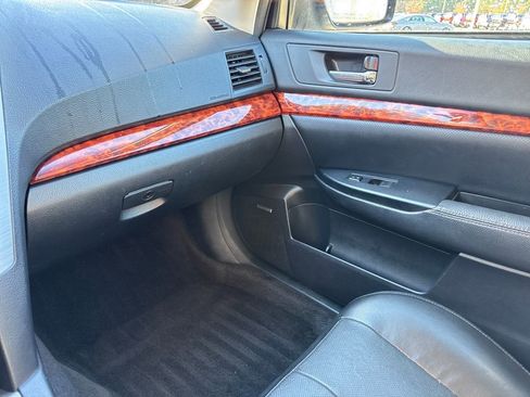 Used 2010 Subaru Outback 2.5i Limited image 24