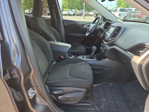 Used 2016 Jeep Cherokee Latitude w/ Comfort/Convenience Group FWD image 22