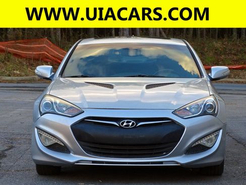 Used 2013 Hyundai Genesis 3.8 image 4