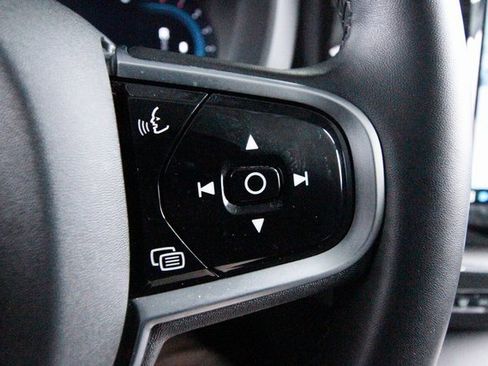 Certified 2025 Volvo XC60 B5 Plus image 19