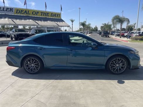 Used 2025 Toyota Camry SE FWD image 9