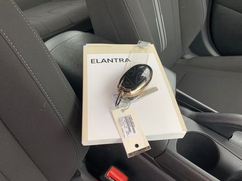 Used 2024 Hyundai Elantra SEL image 33