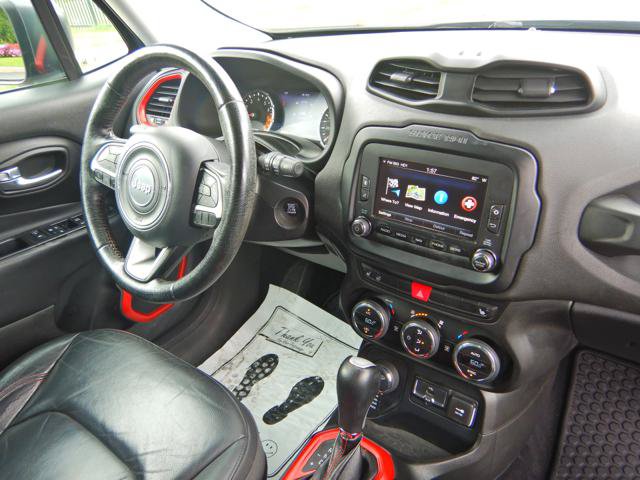 Used 2016 Jeep Renegade Trailhawk w/ Premium Trailhawk Package AWD/4WD image 8