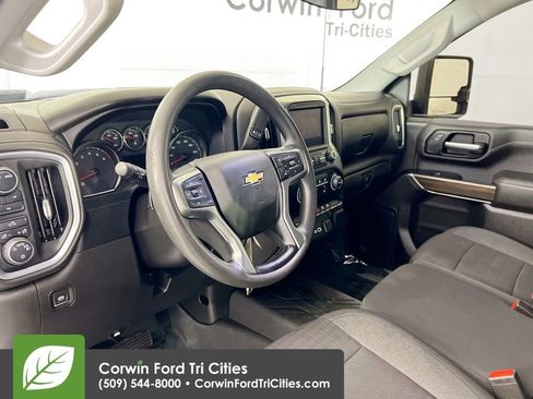 Used 2022 Chevrolet Silverado 2500 LT AWD/4WD image 3