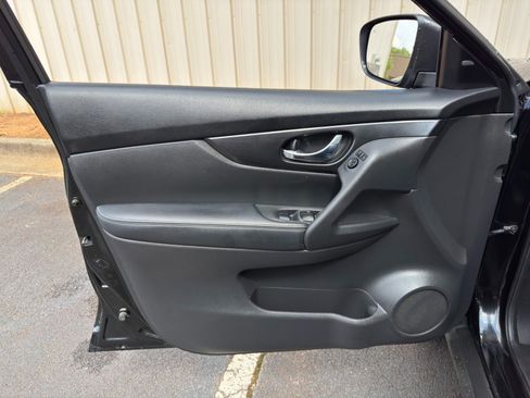 Used 2020 Nissan Rogue SV FWD image 35
