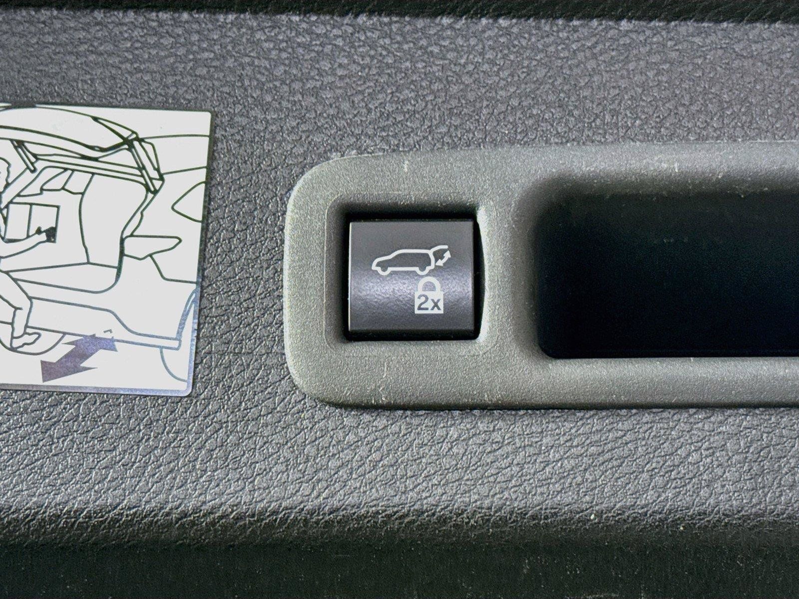 Certified 2024 Toyota Sienna XLE FWD image 38