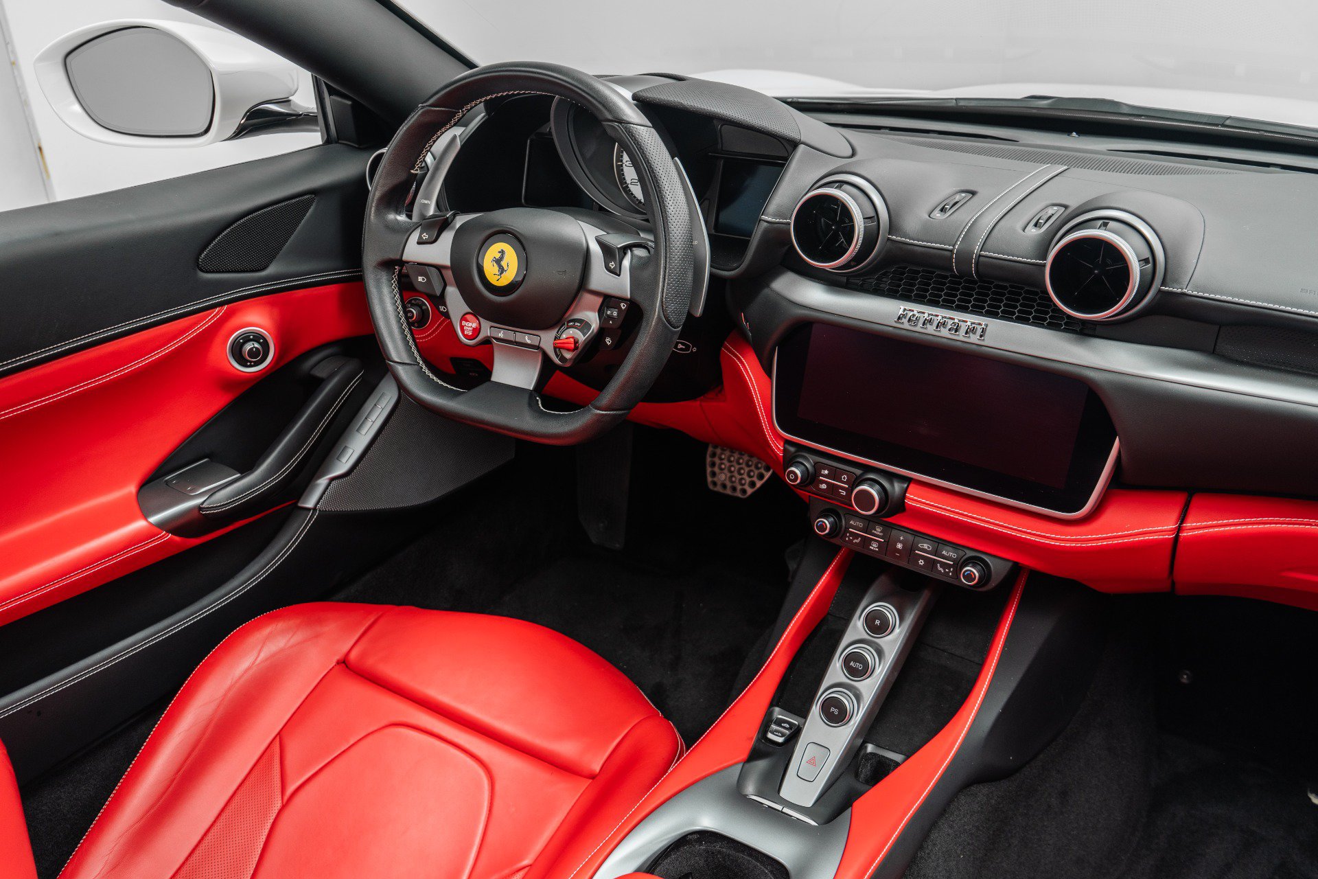 Used 2019 Ferrari Portofino RWD image 28