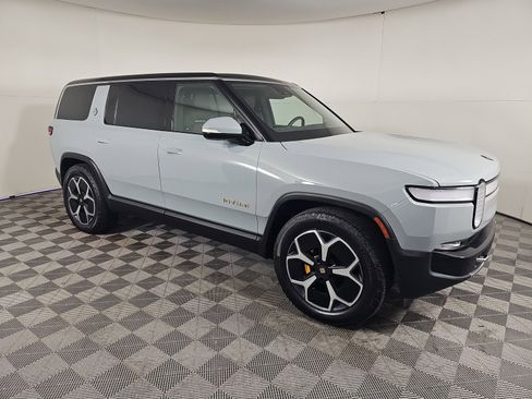 Used 2023 Rivian R1S Adventure image 7