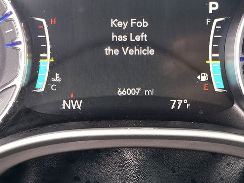 Used 2025 Chrysler Pacifica Select FWD image 29