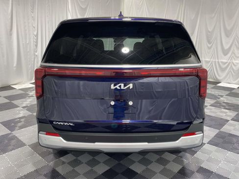 New 2026 Kia Carnival image 3
