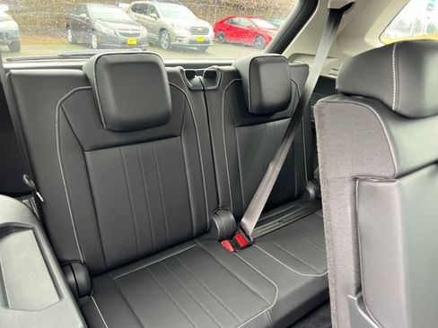 Used 2022 Volkswagen Tiguan SE FWD image 12