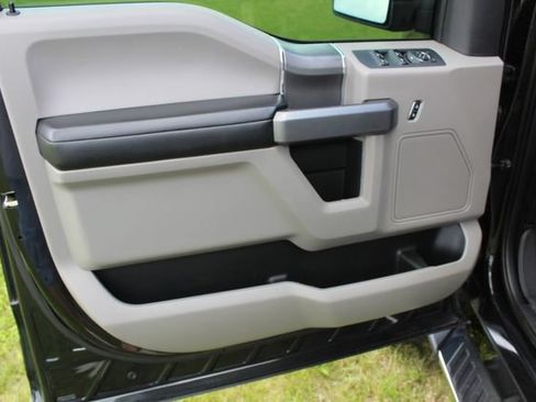Used 2015 Ford F150 XLT w/ Equipment Group 302A Luxury AWD/4WD image 29