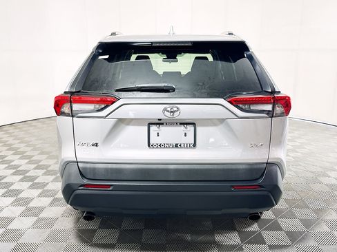 Used 2020 Toyota RAV4 XLE FWD image 4
