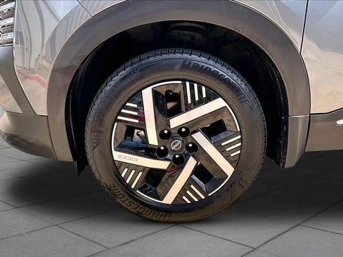 Used 2025 Nissan Kicks SV FWD image 10