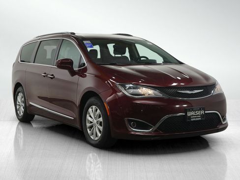 Used 2018 Chrysler Pacifica Touring-L Plus image 7