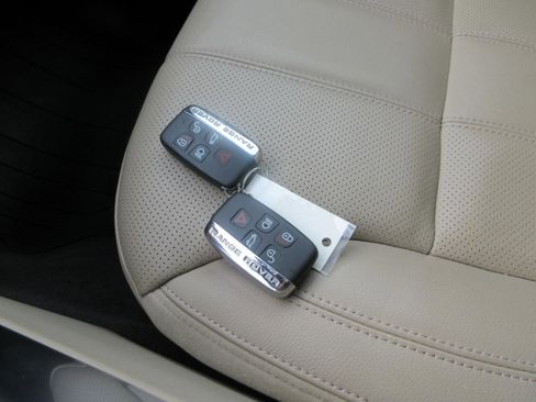 Used 2016 Land Rover Range Rover Sport SE AWD/4WD image 56