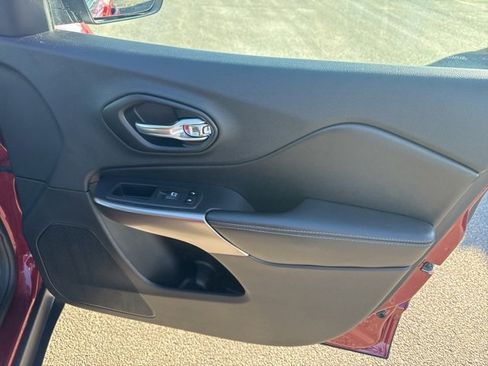 Used 2021 Jeep Cherokee Latitude Plus image 20