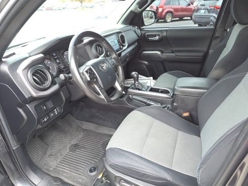 Used 2023 Toyota Tacoma TRD Sport image 9