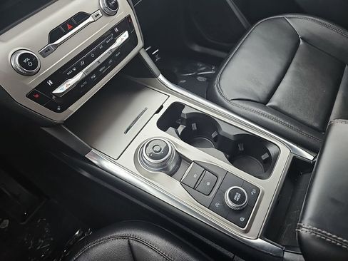 Used 2021 Ford Explorer XLT w/ Equipment Group 202A image 26