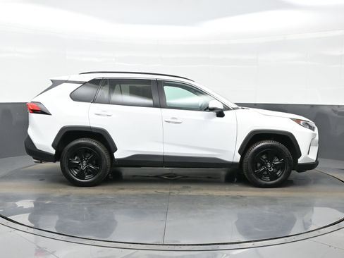 Used 2021 Toyota RAV4 XLE AWD/4WD image 7