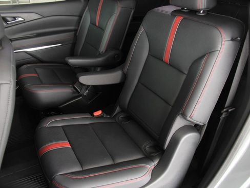 Certified 2024 Chevrolet Traverse RS image 18