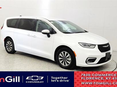 Used 2023 Chrysler Pacifica Touring-L