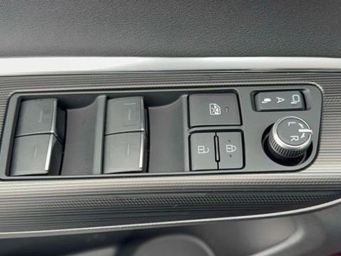 Certified 2023 Toyota Venza Nightshade AWD/4WD image 15