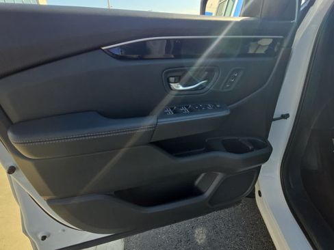Certified 2023 Honda Pilot Touring image 23