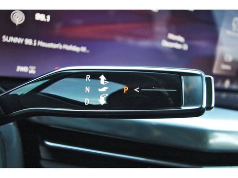 Used 2025 Cadillac Escalade ESV Sport w/ Touring Package image 19