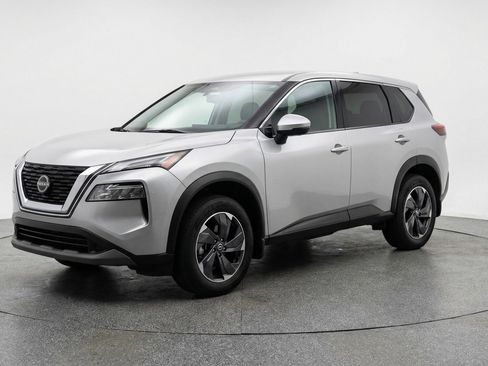 Used 2025 Nissan Rogue SV image 3
