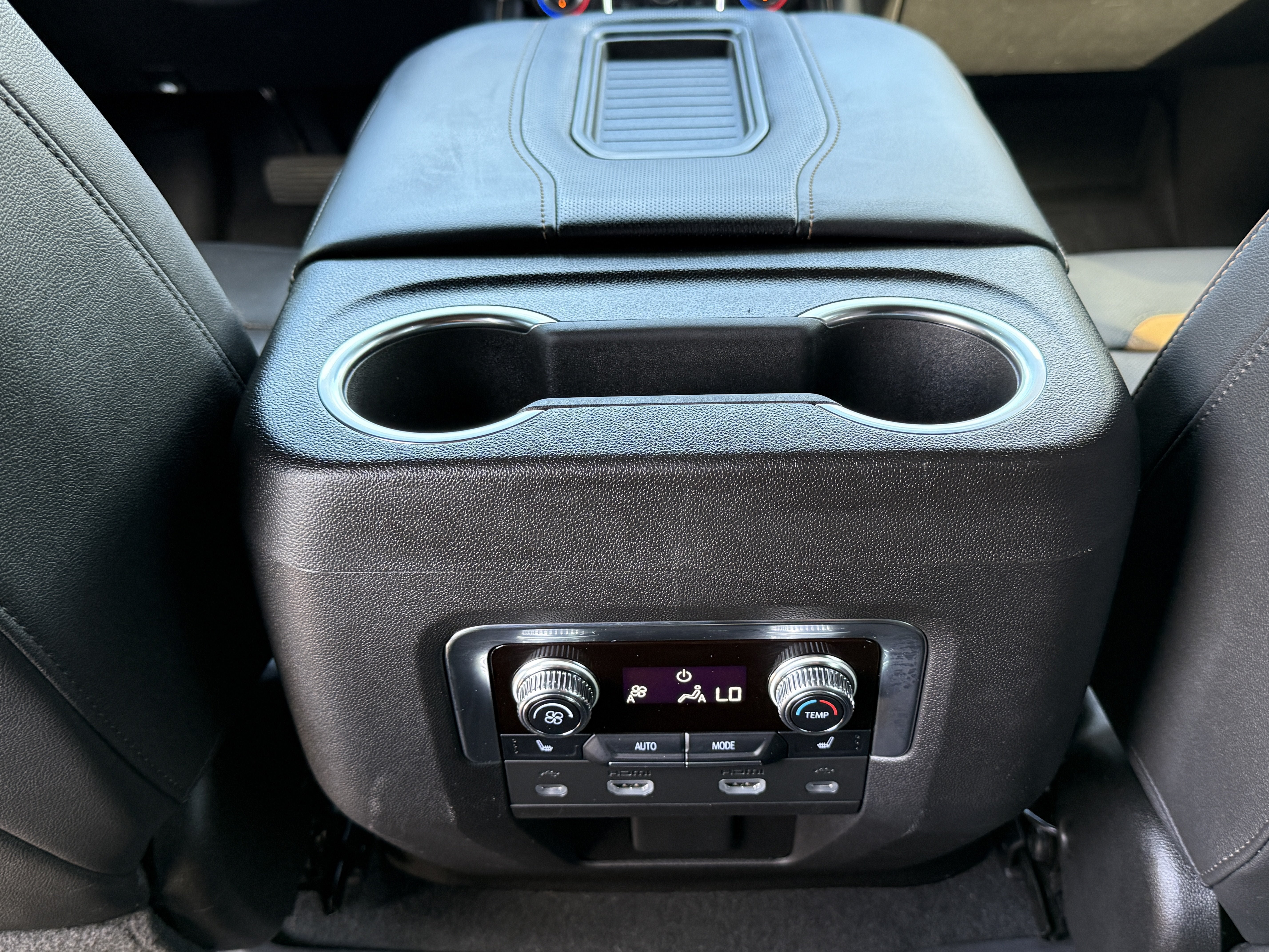 Used 2021 GMC Yukon AT4 w/ AT4 Premium Package AWD/4WD image 18