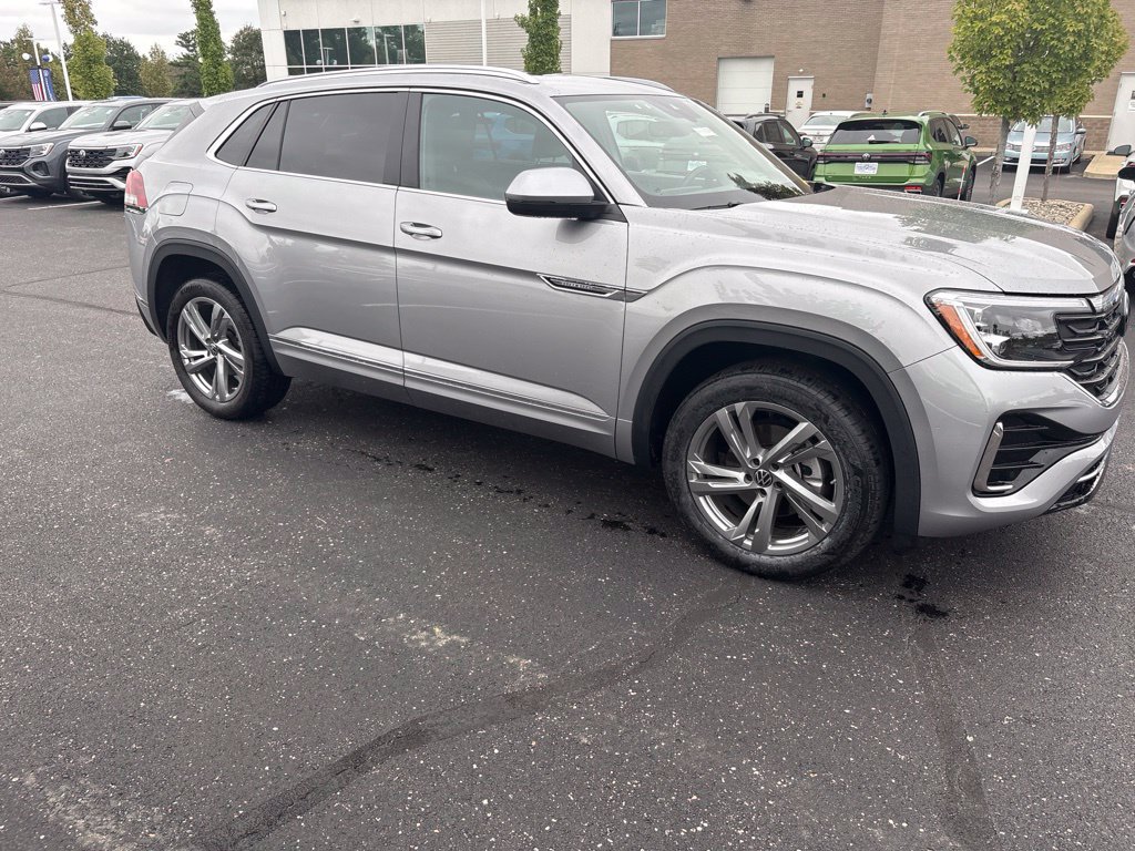 Used 2024 Volkswagen Atlas Cross Sport SEL R-Line AWD/4WD image 16