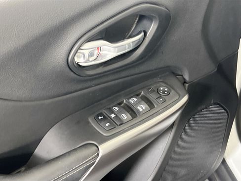 Used 2022 Jeep Cherokee Latitude Lux AWD/4WD image 17