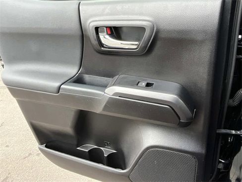 Used 2021 Toyota Tacoma TRD Off-Road image 17