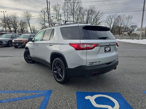 Used 2021 Chevrolet Traverse LT w/ LPO, Blackout Package image 2