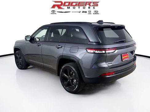 Used 2025 Jeep Grand Cherokee Limited w/ Luxury Tech Group II AWD/4WD image 6