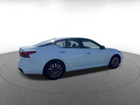 Used 2025 Nissan Altima 2.5 SV FWD image 15