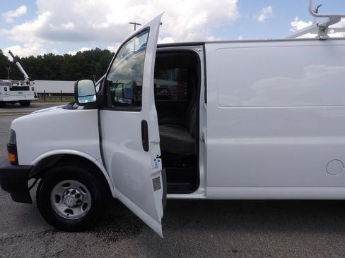 Used 2018 Chevrolet Express 2500 Extended RWD image 13
