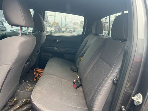 Used 2016 Toyota Tacoma TRD Off-Road w/ Premium & Technology Package image 6