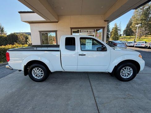 Used 2020 Nissan Frontier SV RWD image 5