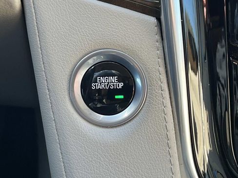 Used 2020 Cadillac Escalade Premium Luxury image 39