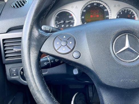 Used 2011 Mercedes-Benz GLK 350 2WD image 18