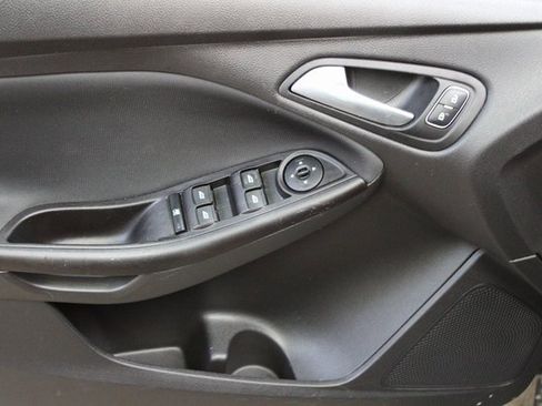Used 2018 Ford Focus SE image 10