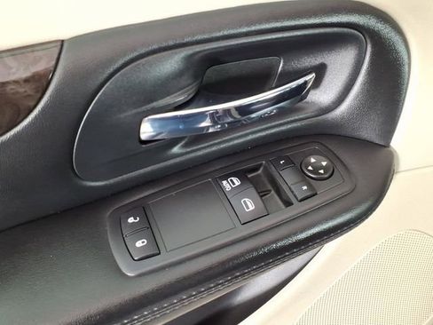 Used 2016 Dodge Grand Caravan American Value Package image 13