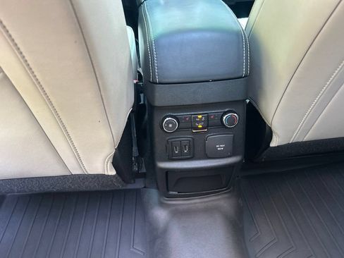 Used 2016 Ford Explorer Platinum AWD/4WD image 31