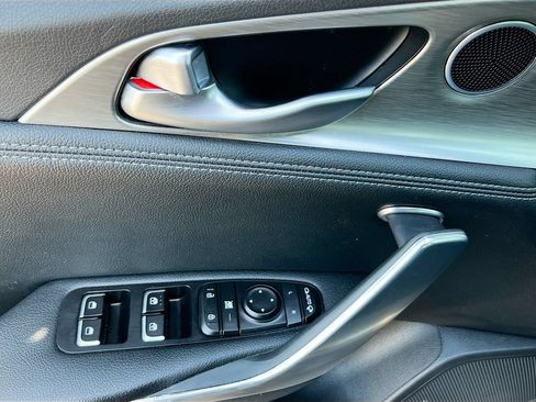 Used 2022 Kia Stinger GT1 RWD image 18