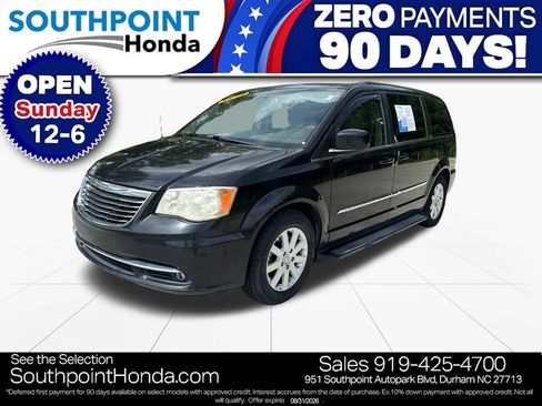 Used 2013 Chrysler Town & Country Touring FWD image 3