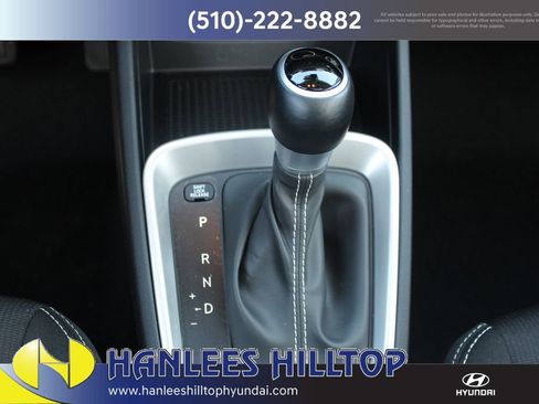 Used 2025 Hyundai Venue SEL image 19