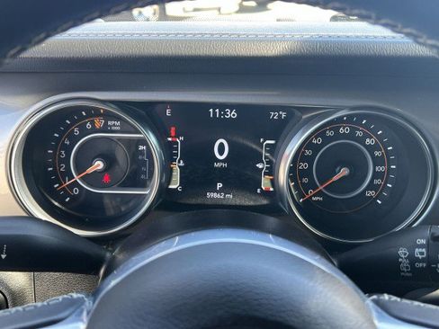 Used 2020 Jeep Wrangler Unlimited Sahara image 12